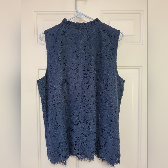 Sleeveless Floral Lace Blouse - Picture 7 of 8